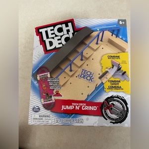 Tech Deck jump n grind skateboard and ramp NEW